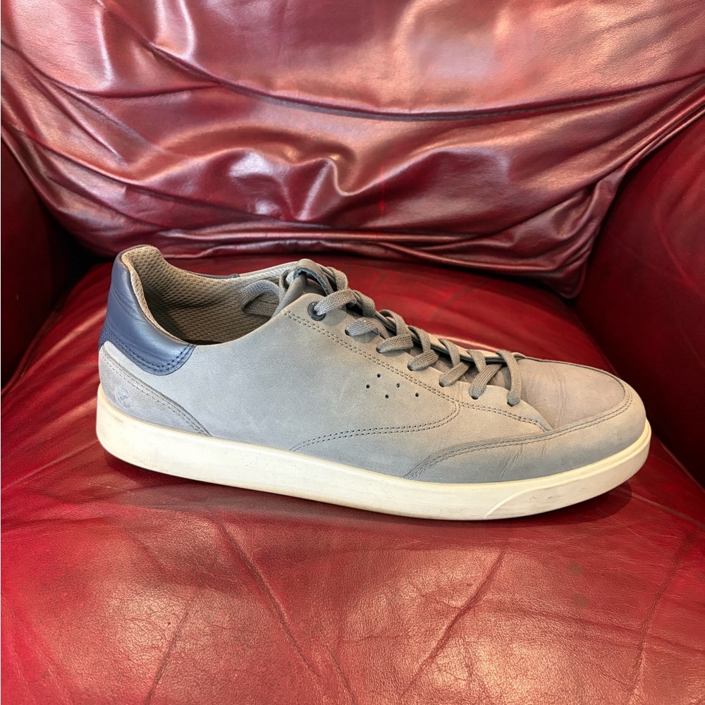 ECCO Move Men's Nubuck Sneaker